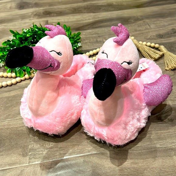 Ardene Shoes - ❌SOLD❌ 🌟HOST PICK!!🌟 ARDENE flamingo slippers - NEW with tags - size 5-6.